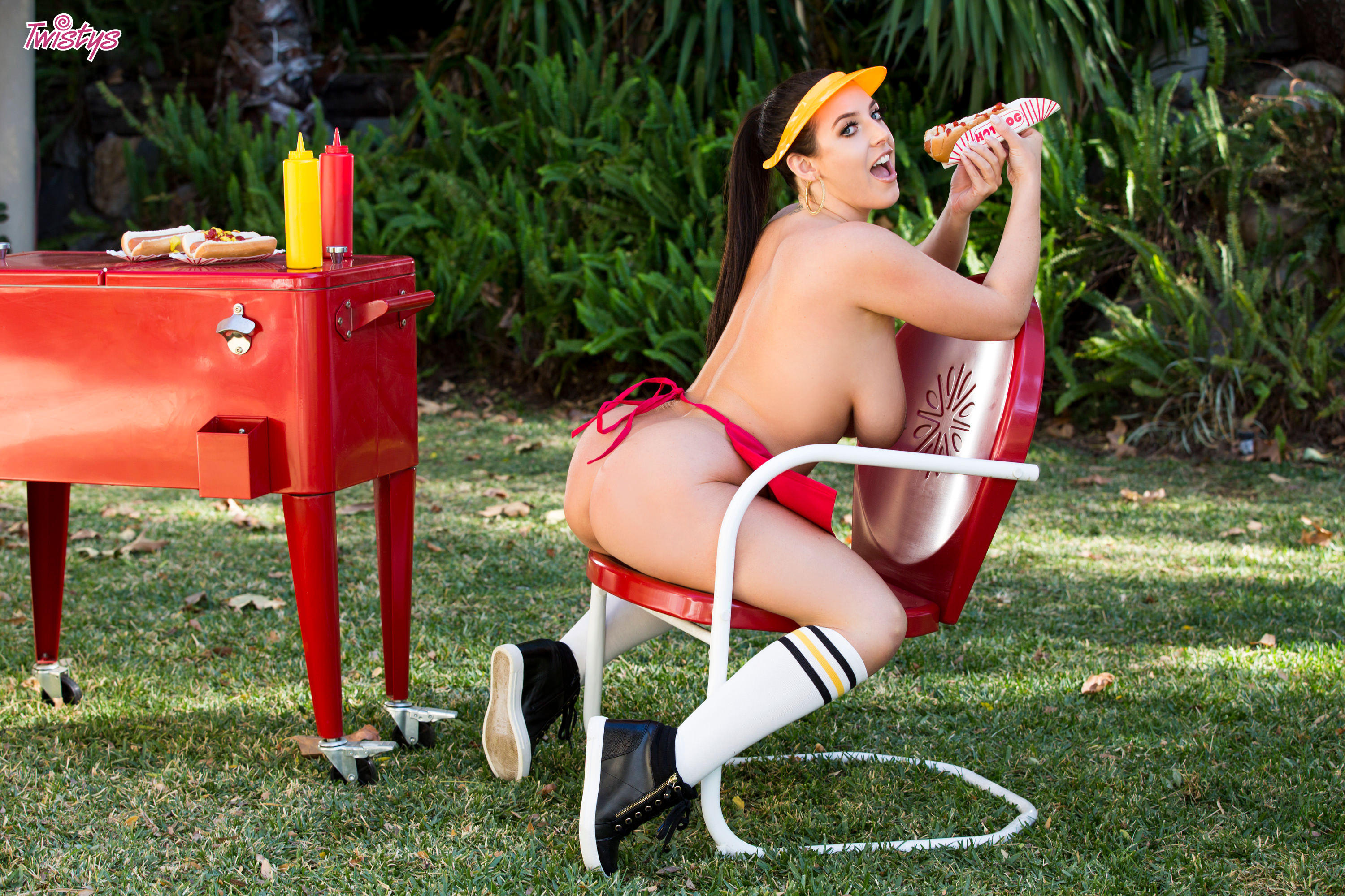 Hot Doggin'