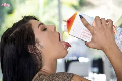 Gina Valentina - Gina and Juice | Picture (30)