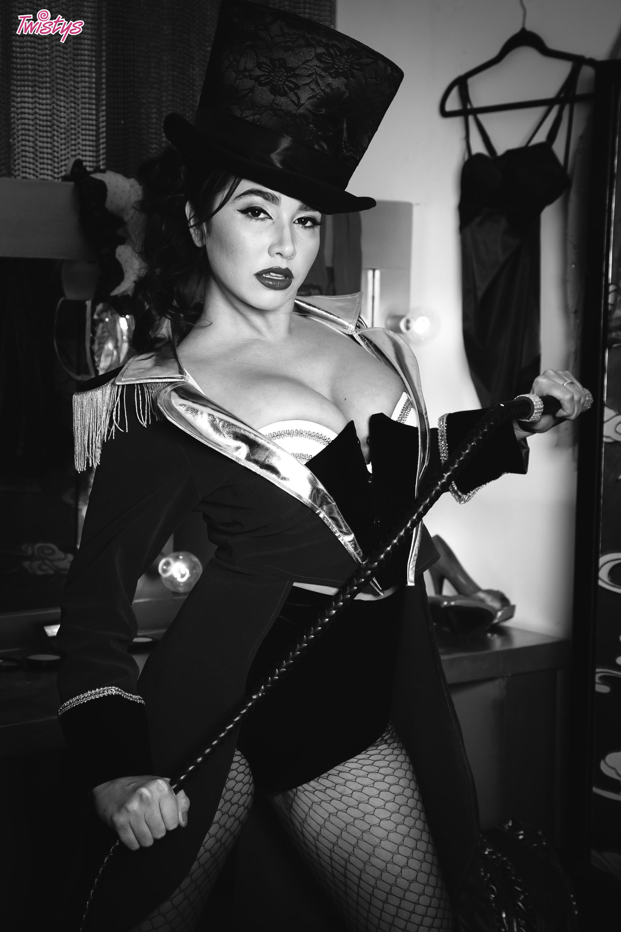 Ring Mistress of Desire