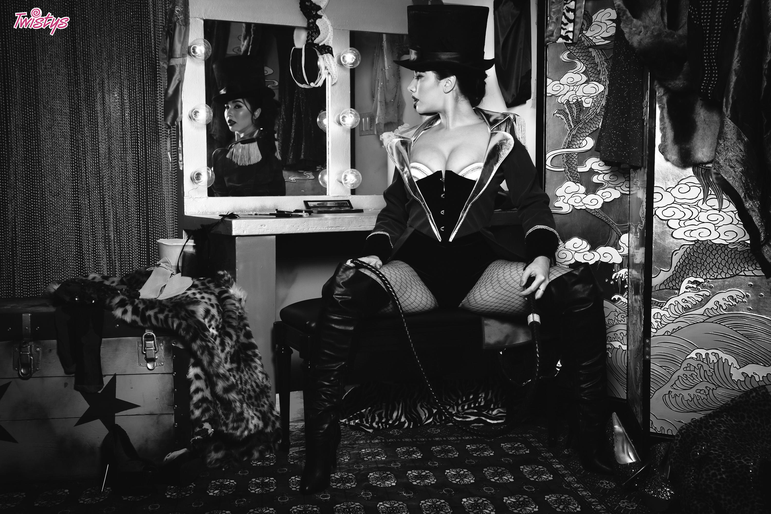 Ring Mistress of Desire