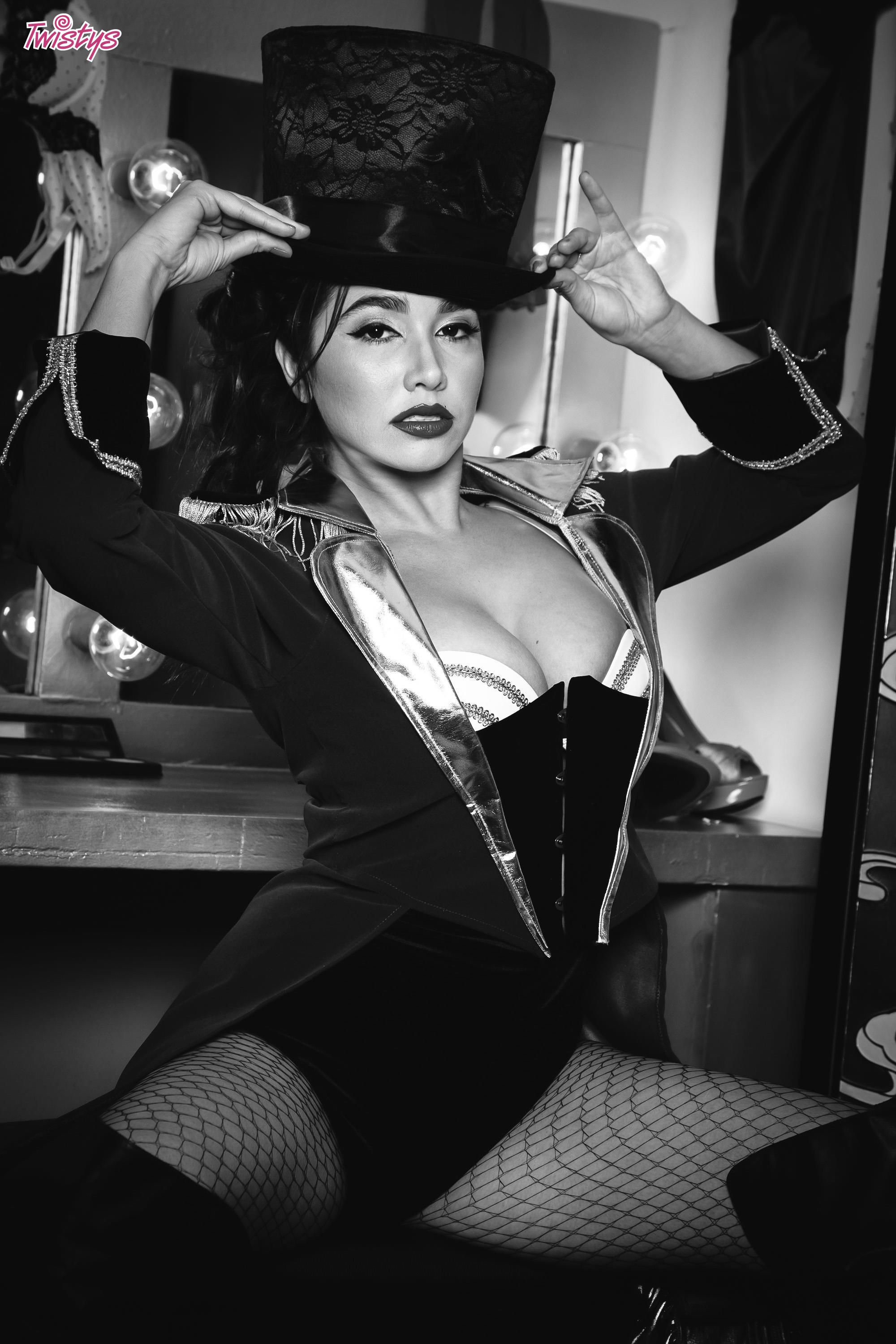 Ring Mistress of Desire