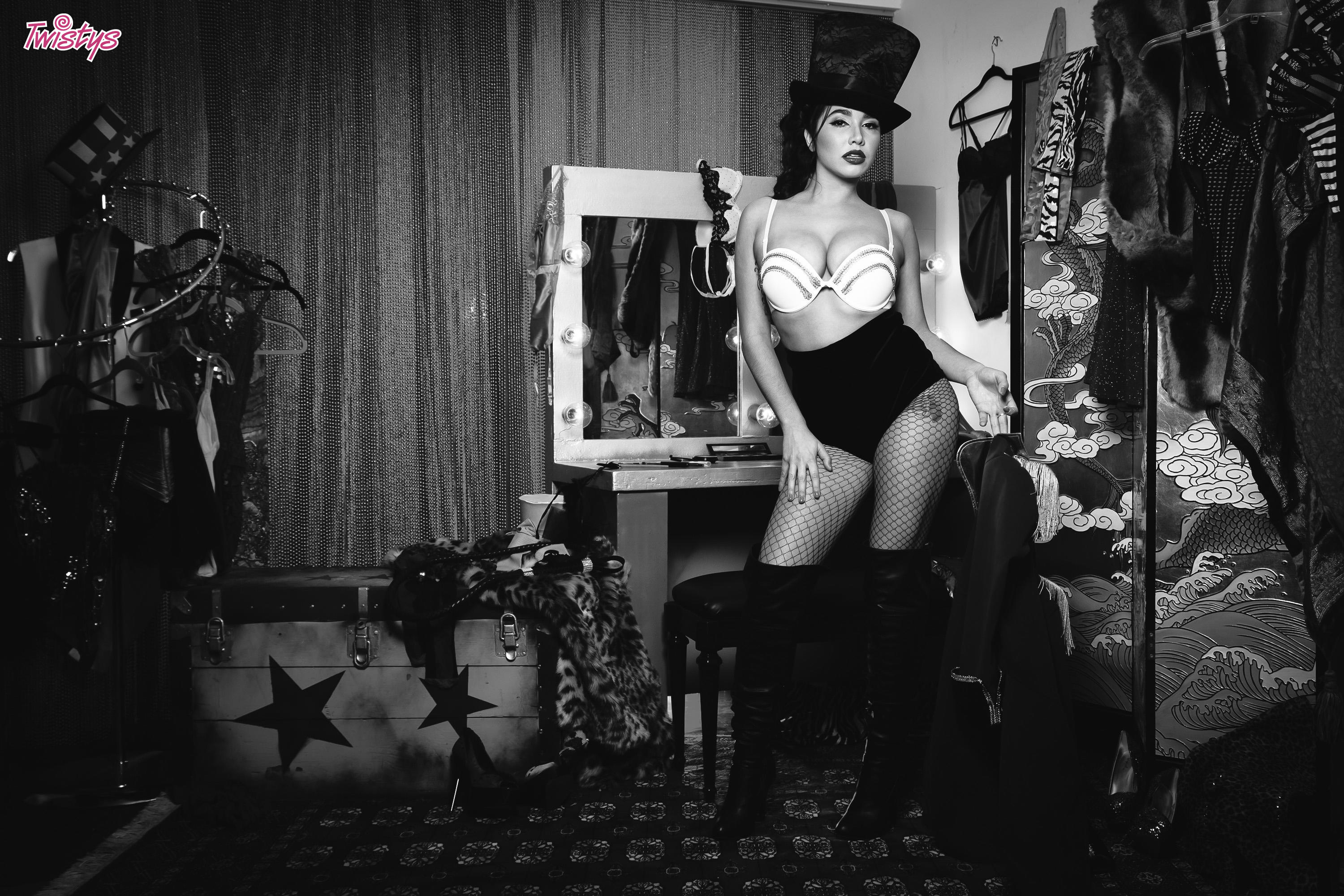 Ring Mistress of Desire