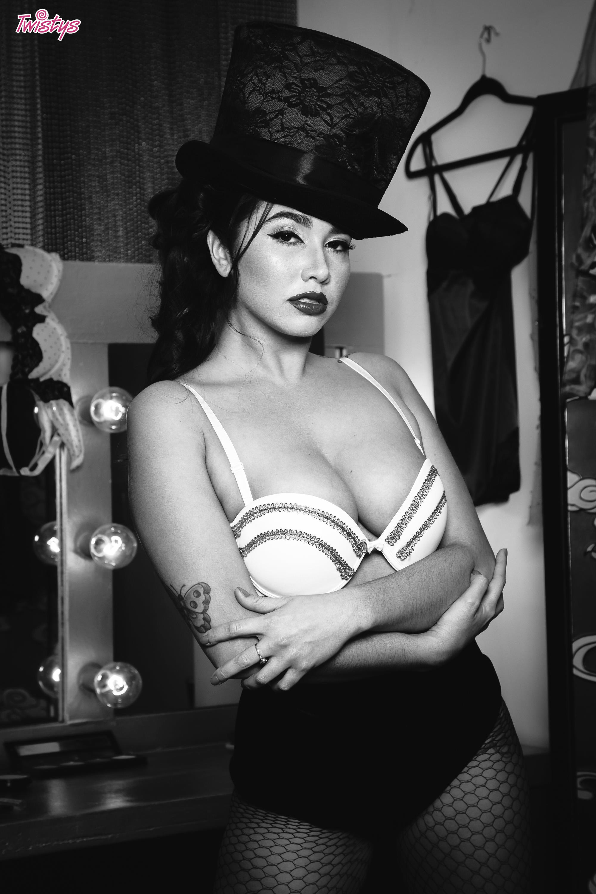 Ring Mistress of Desire
