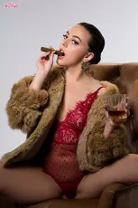 Whitney Wright - Have A Cigar | Picture (8)